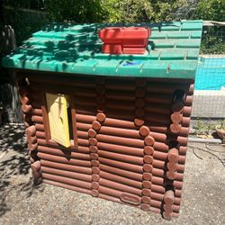 Kid Fisher-Price log cabin play structure