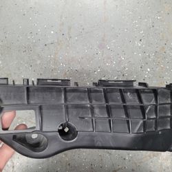 2017 Toyota Rav 4 Left Bracket Retainer
