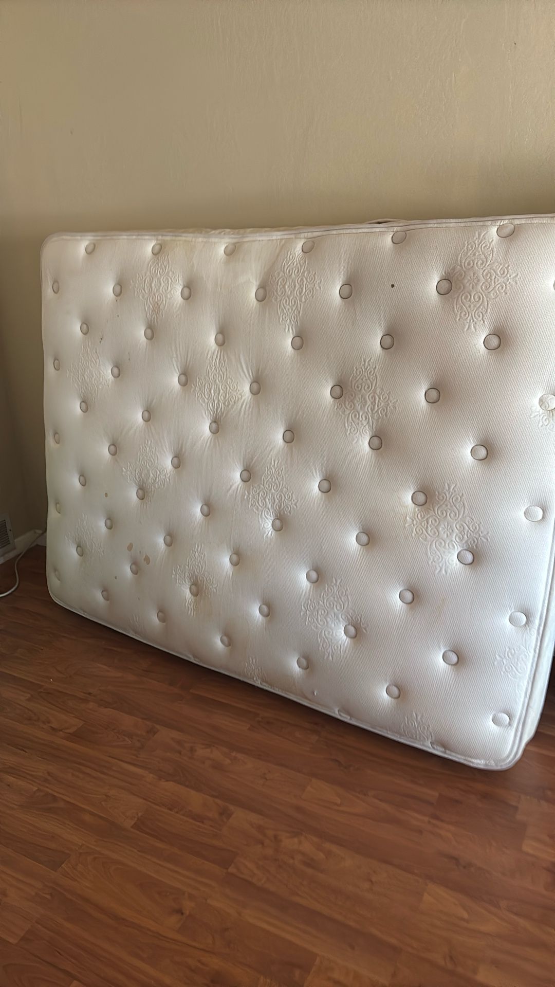 Free Queen Mattress And Box Spring