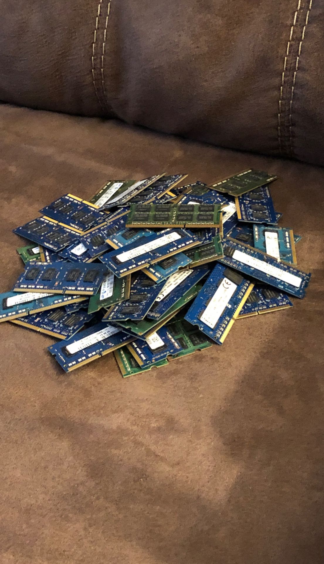 Laptop Memory 2GB(68 sticks)