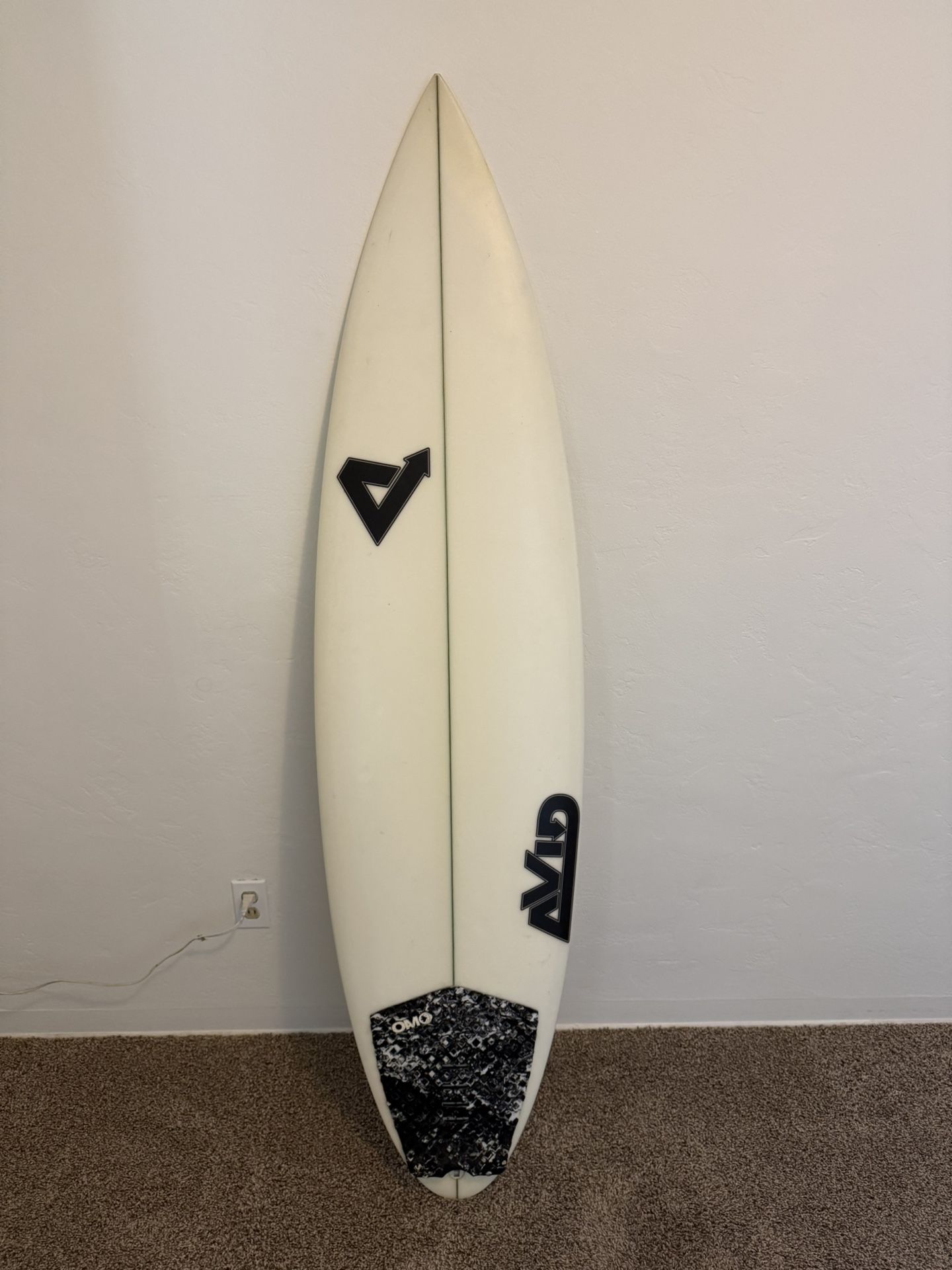 Avid Surfboard 6’2”