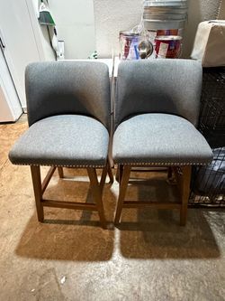 2 swivel barstools