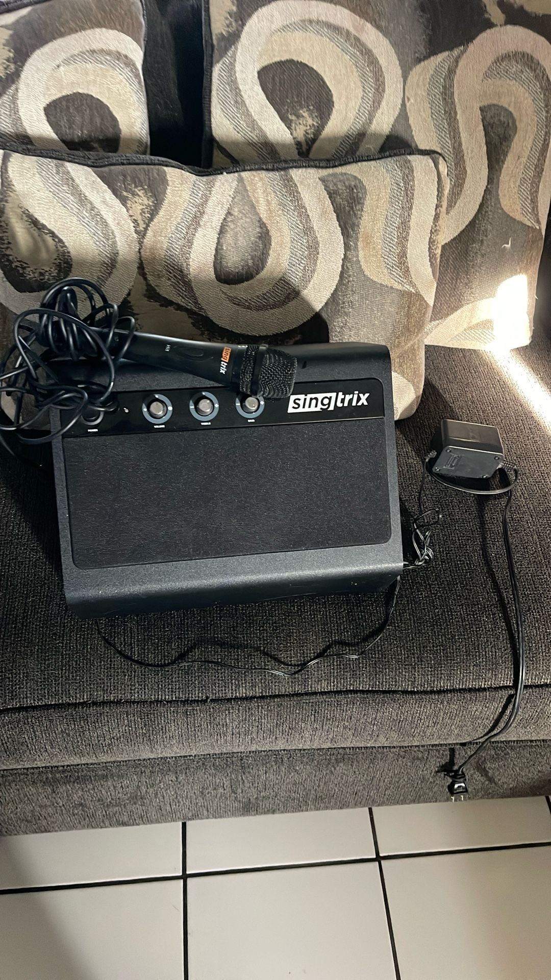 Singtrix Speaker With Mic