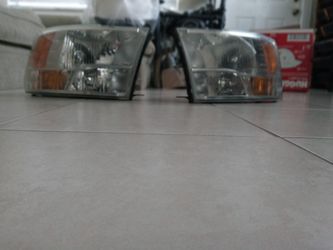 2014 RAM 1500 Headlights (Pair)