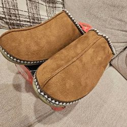 New mens size 12 indoor/outdoor footwear
