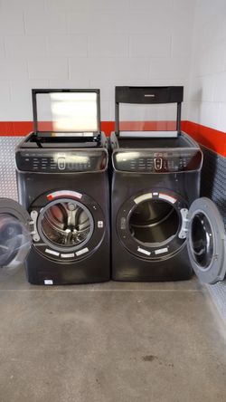 Samsung Black Stainless Washer and Dryer Set