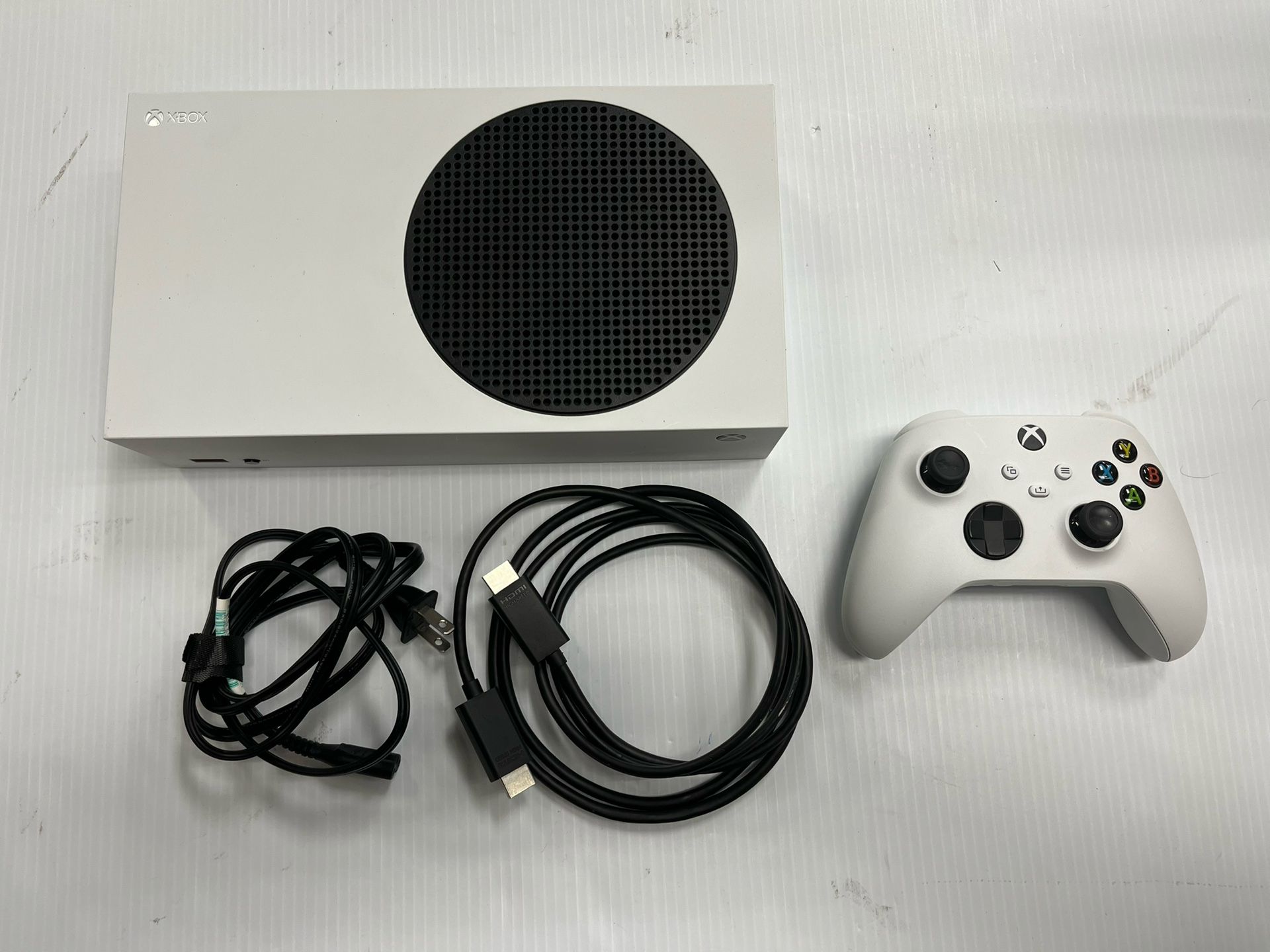 USED XBOX SERIES S 512 GB, WITH POWER AND HDMI CORD, ONE CONTROLLER NO BATTERIES, IN GOOD CONDITION