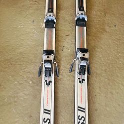 OMEGLASS SKIS