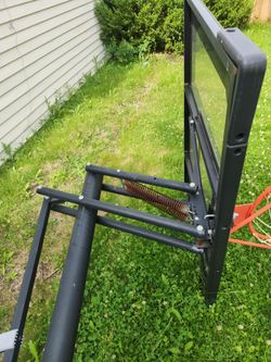 Adjustable basketball hoop