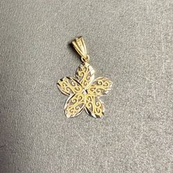 ✨ 14K Gold 2-Tone Flower Pendant – Elegant & Unique ✨