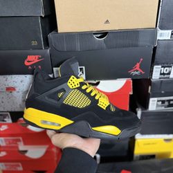 Jordan Thunder 4s size 10.5 VNDS 