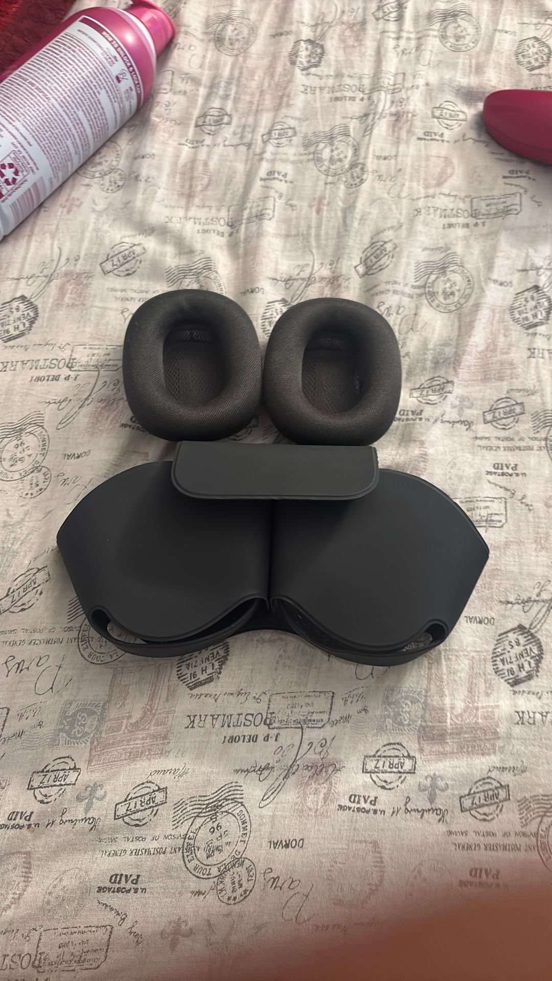 airpods max case and earmuffs 