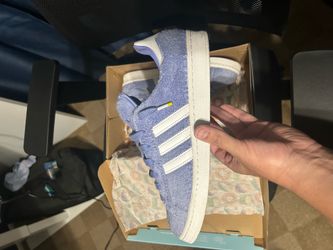 Size 10 Adidas Towelie