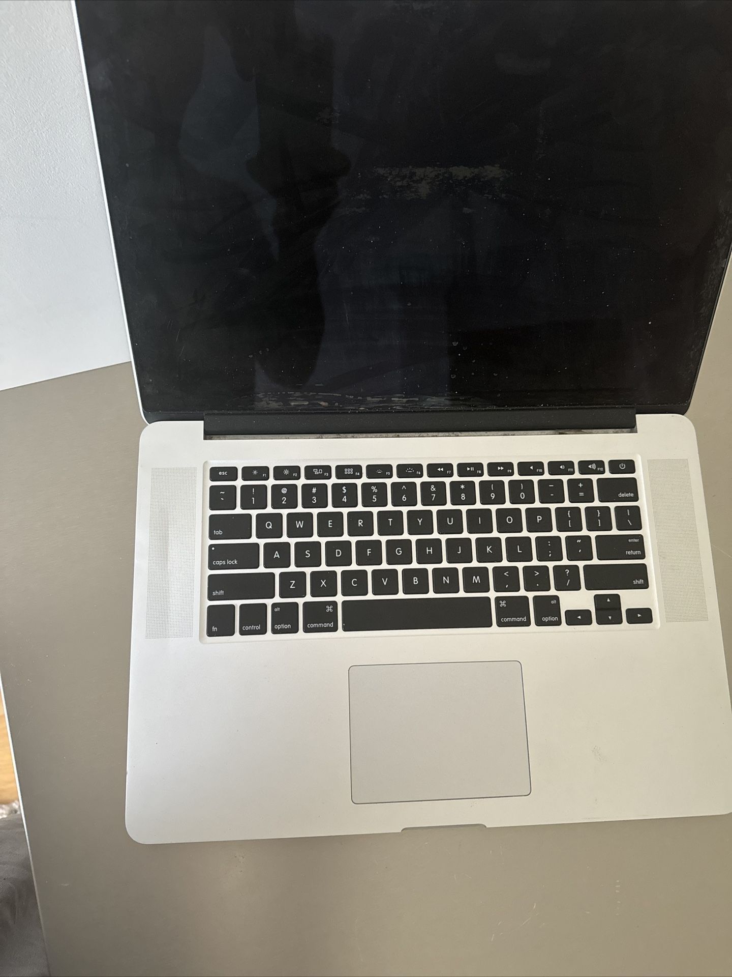 MacBook Pro. Cracked Screen