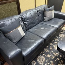 BLACK LEATHER COUCH
