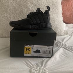Adidas size 9K/hablo español
