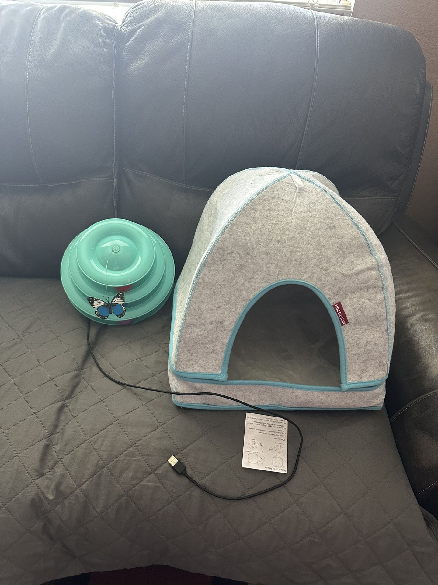Electric cat/dog house with toy