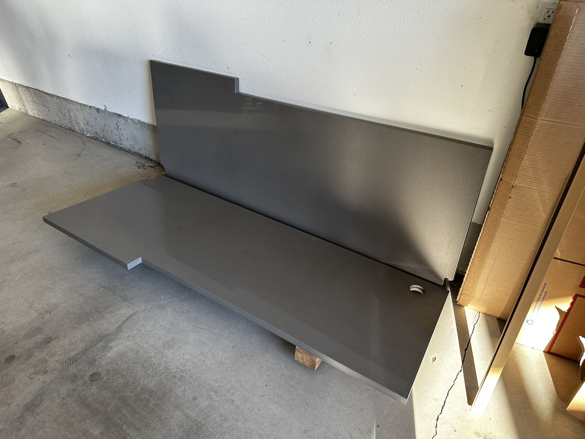 Free - Vicostone Quartz - Smokey BS 250