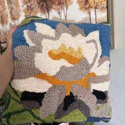 Retro Knit Lotus Flower Throw Pillow 