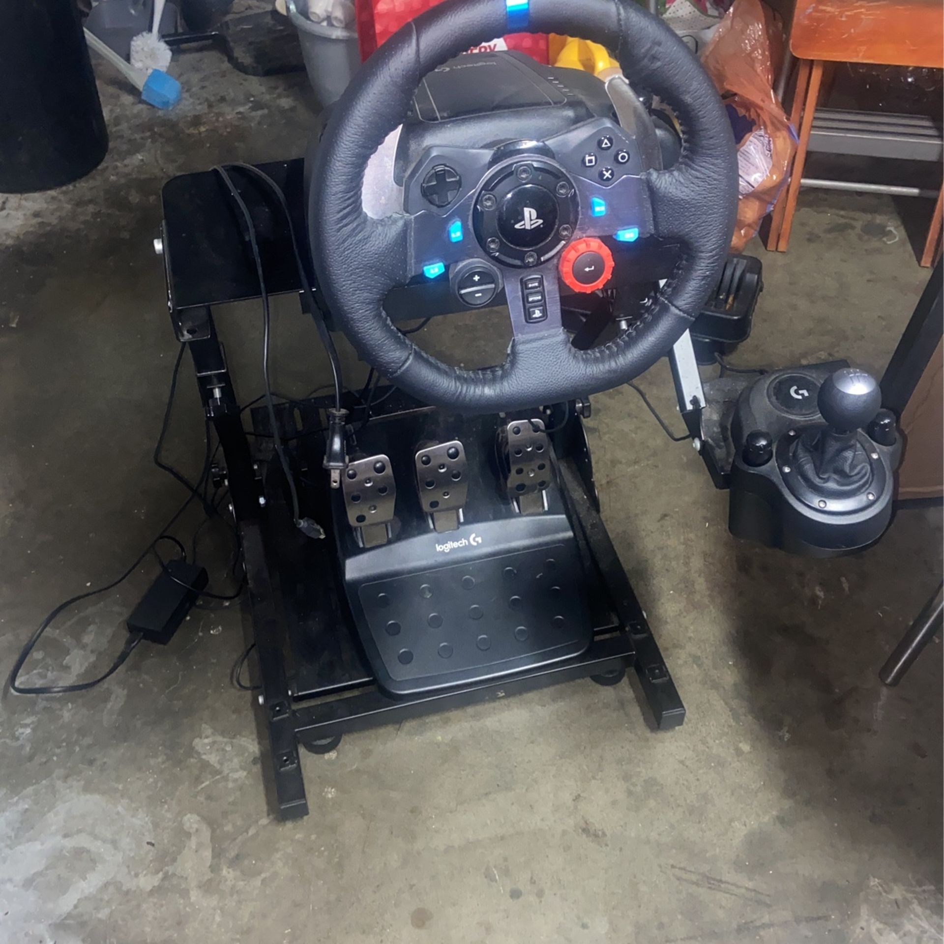 Logictech G29 Steering Wheel Peddles Shifter Comes With Stand