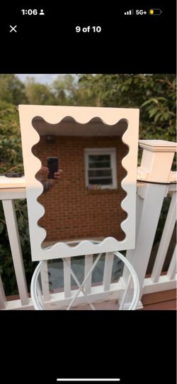 White wavy mirror