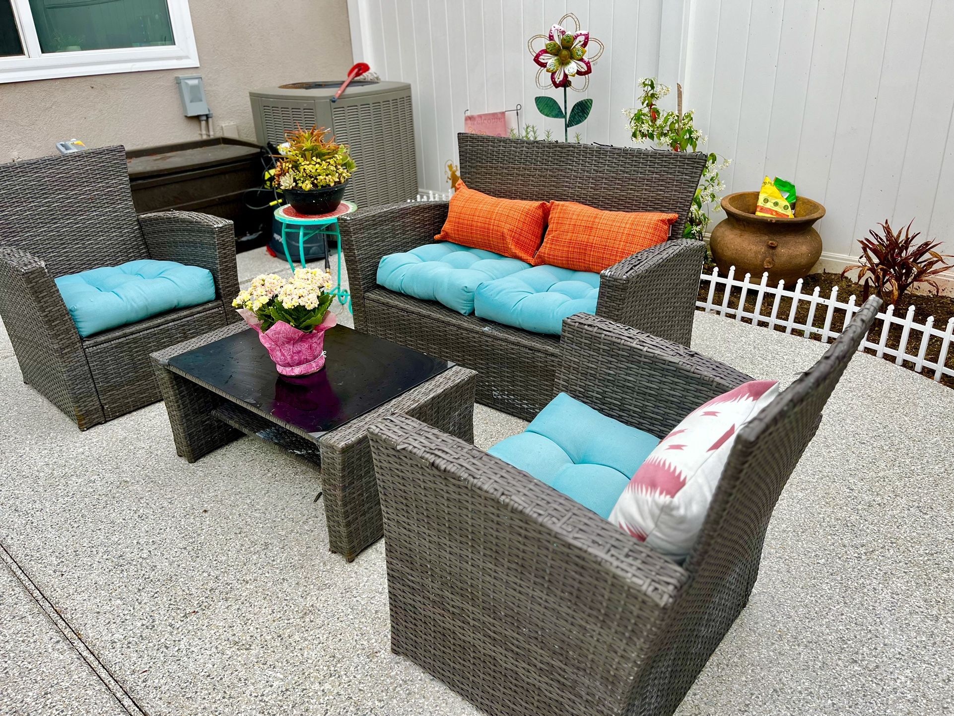 Free Outdoor patio FurnituresPENDING for PICKUP for Sale in Cypress