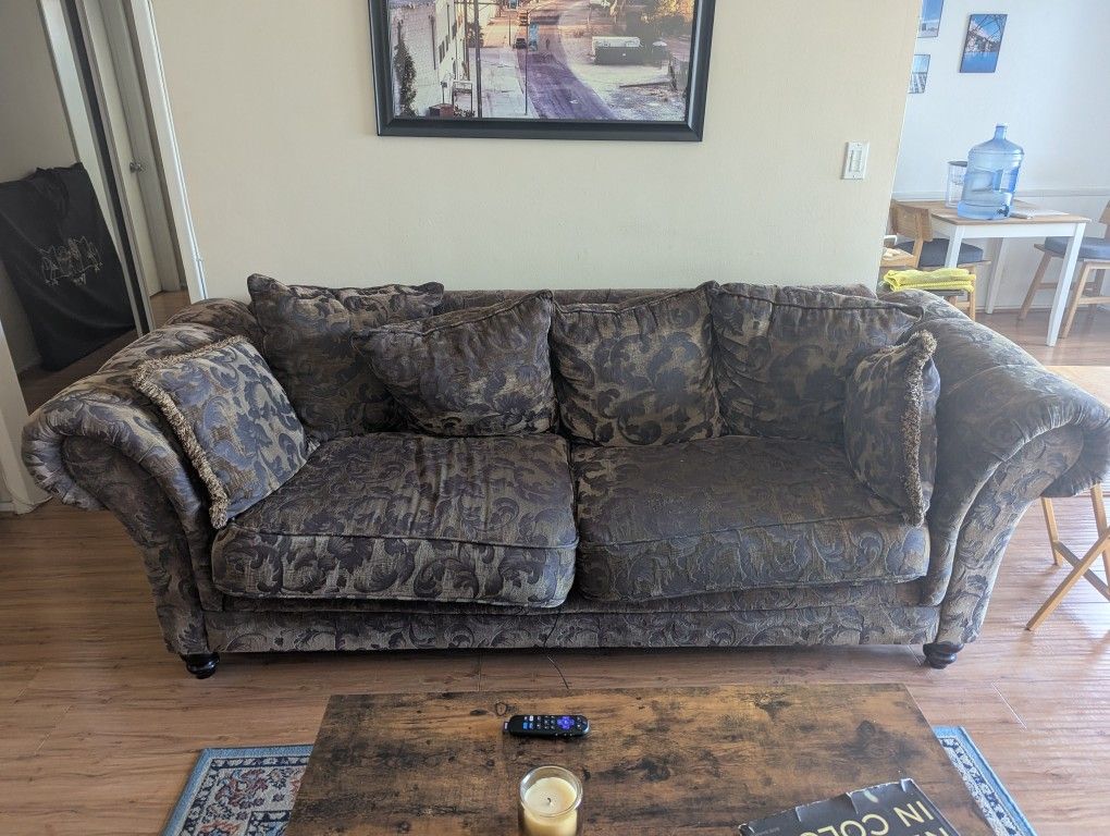 Very Comfortable Big Couch 