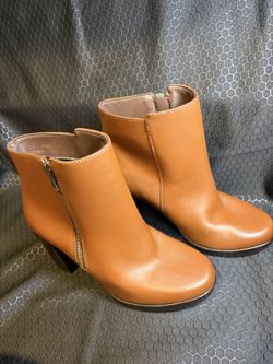 Andrea Tan Faux Leather block heel ankle boots size 25