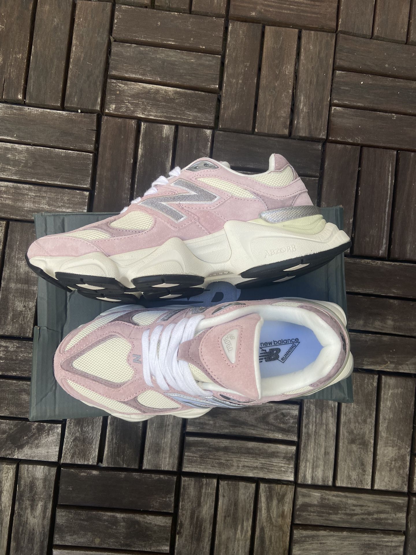 New Balance 9060 Size 8 