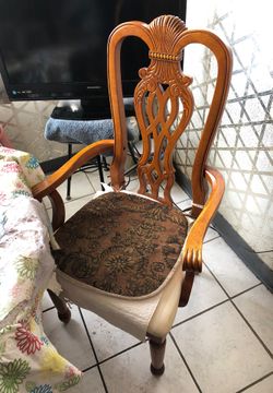 Antique table real wood still like new all 4 chairs like new as well