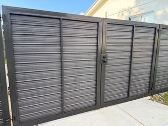 2 Metal gates