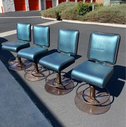 Set of 4 custom swivel seating chairs for diners or gaming chairs