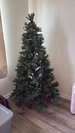 Pre lit Christmas tree