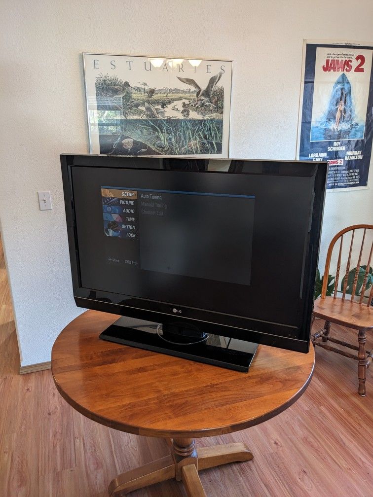 42in LG Flat Screen TV w/ Two HDMI Ports