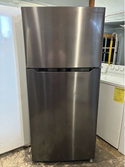 Insignia Stainless Steel Top Freezer Refrigerator