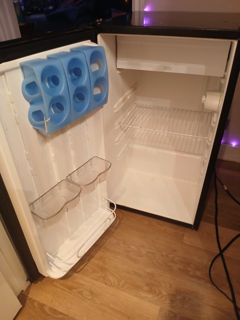 Mini Wirepool Fridge/freezer Conbo