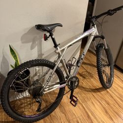 GT Avalanche 1.0 Mountain Bike 