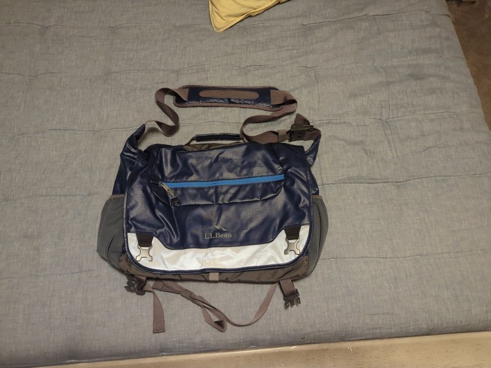 L.L. Bean Adventure Pro Messenger Bag, Blue. Fantastic Condition