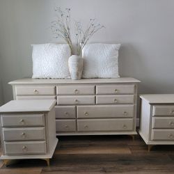 Vintage 3pc American Drew Bedroom Set-  Solid Wood - Beige Faux Linen - Dresser & 2 Nightstands. 