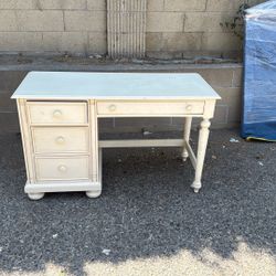 Thomasville Queen Size Bed Frame With Matching Desk & Mirror 