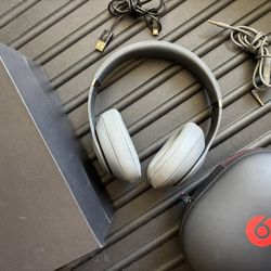 Beats Studio 3 Noise Canceling Headphones — Rare All Grey