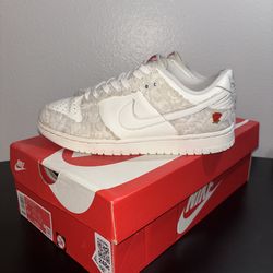 Nike Dunk Low “ Give Her Flowers” Women’s Size 8 Used
