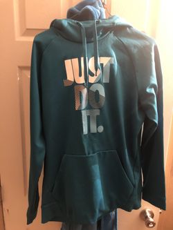 Nike lg sweater 25$