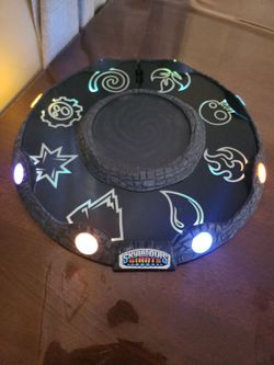 Skylanders Giants Battle Arena Portal Base Holds 16 Action Figures Lights Up