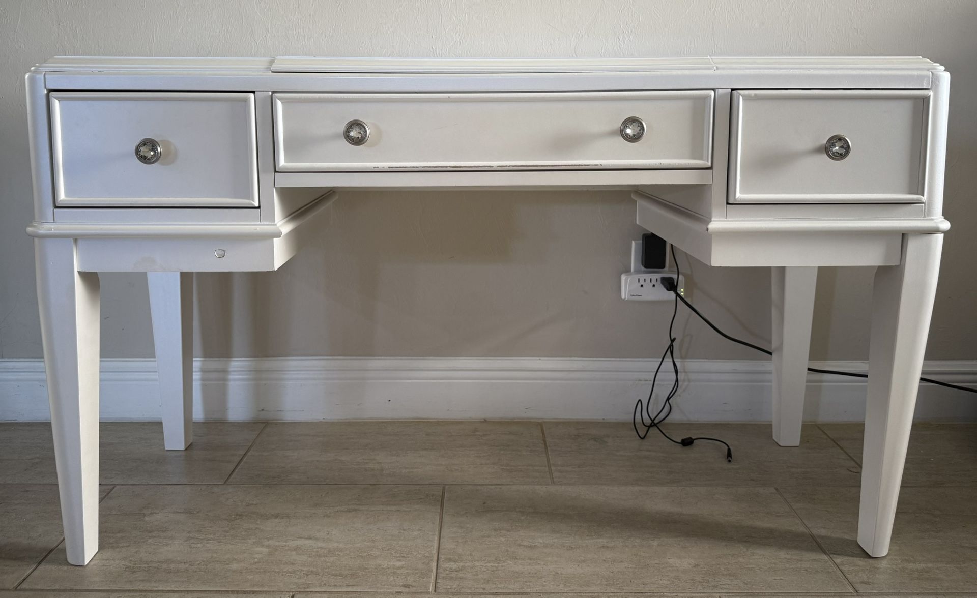 White Vanity Desk With Mirror