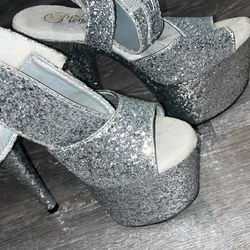 sparkely pleaser heels brand new size 7-8 