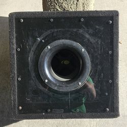 Kicker 10 inch sub woofer, in box