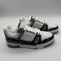 LV Men’s Sneaker Size 8