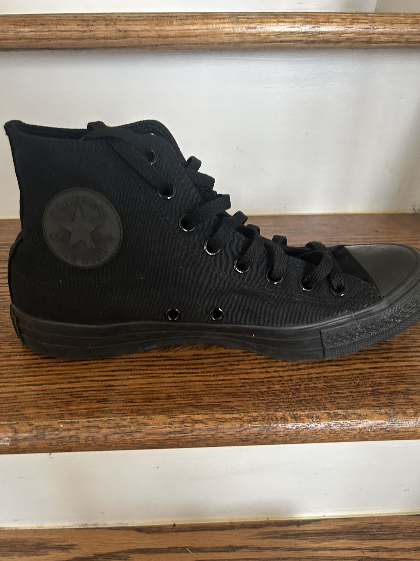 Men’s Size 8 Black Converse