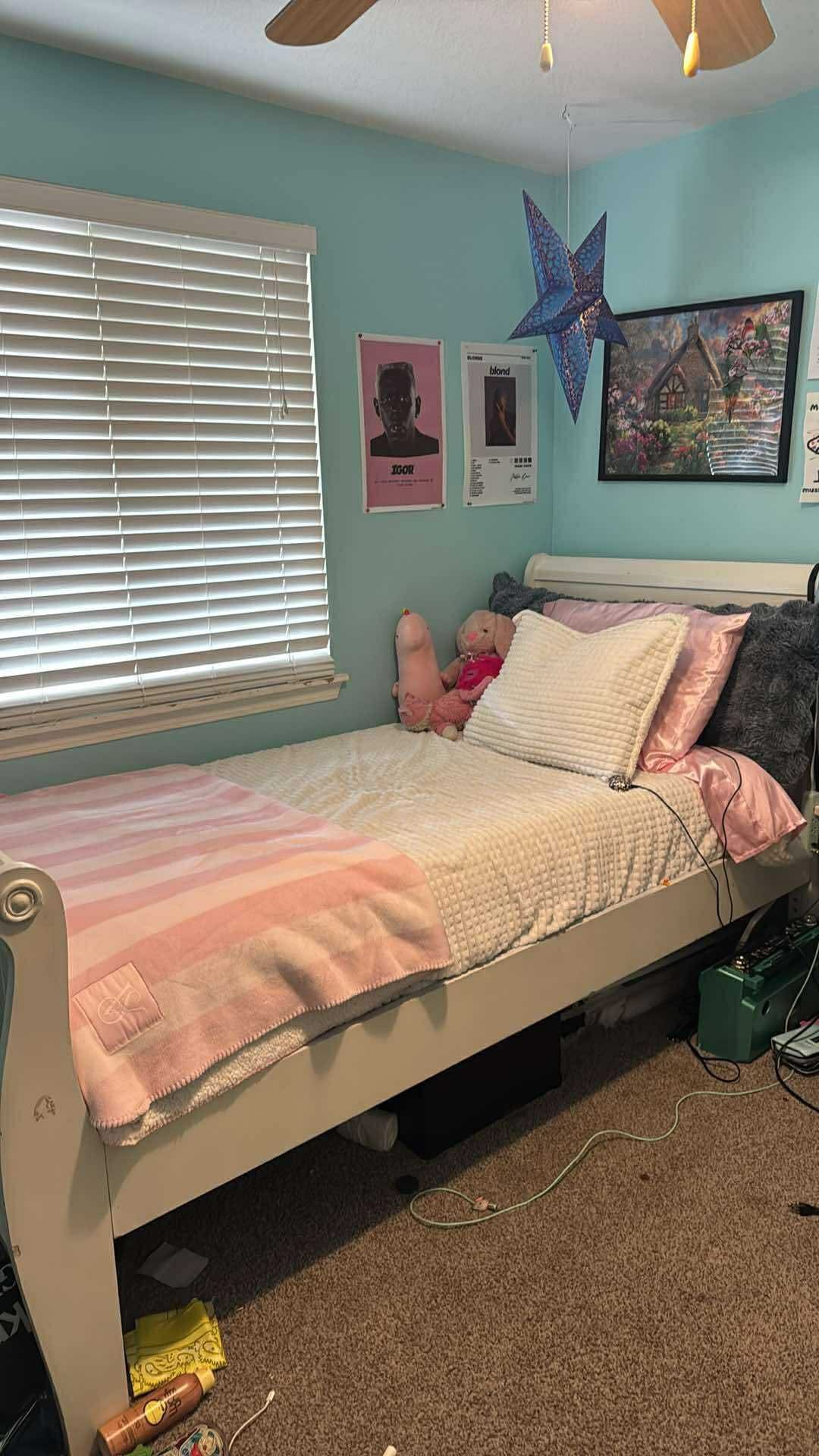 Twin Sleigh Bed